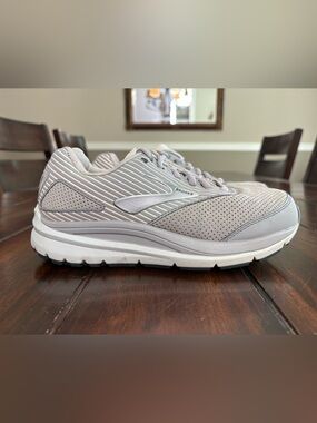 Brooks Addiction WLK Womens Size 6 M Gray Running Walking Shoes Sneakers